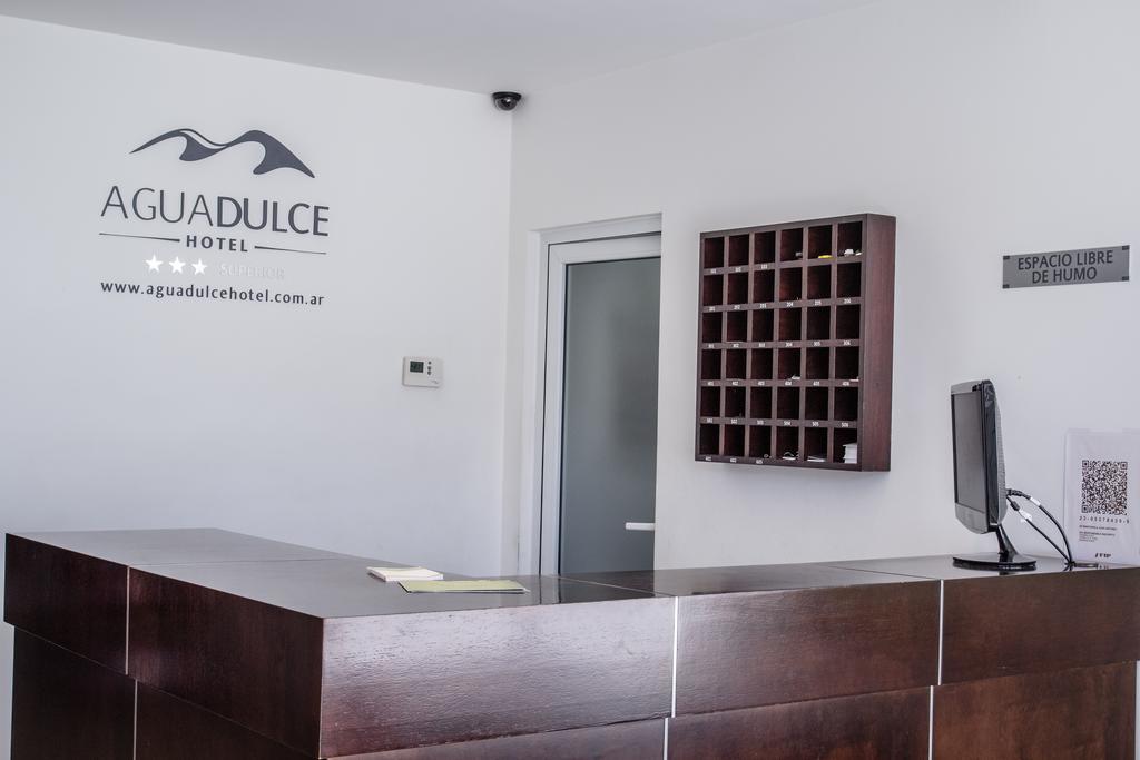 טנדיל Agua Dulce Hotel מראה חיצוני תמונה