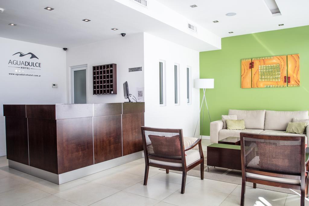 טנדיל Agua Dulce Hotel מראה חיצוני תמונה