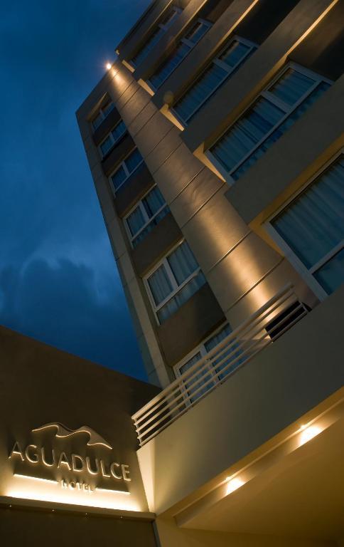 טנדיל Agua Dulce Hotel מראה חיצוני תמונה